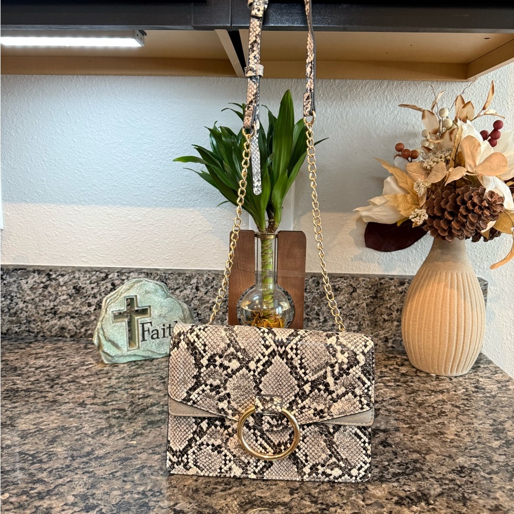 Urban Expressions Black and White Crossbody Bag with Textured Design